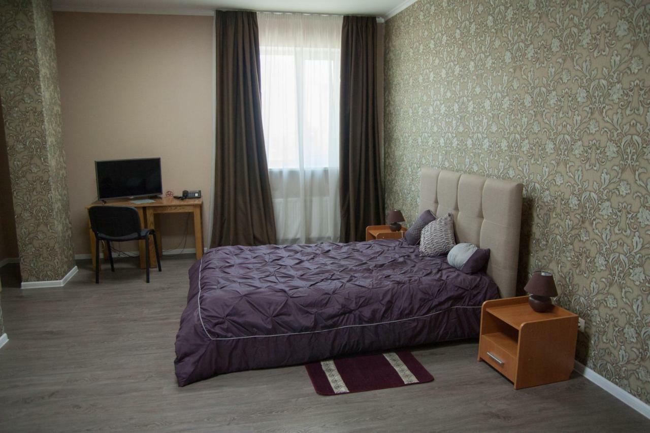 Sovskiye Prudy Hotel Kiev Exterior foto